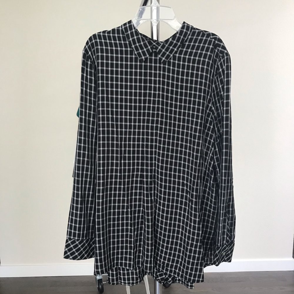 {any 5 for 25} J.Jill Tunic with buttons on back